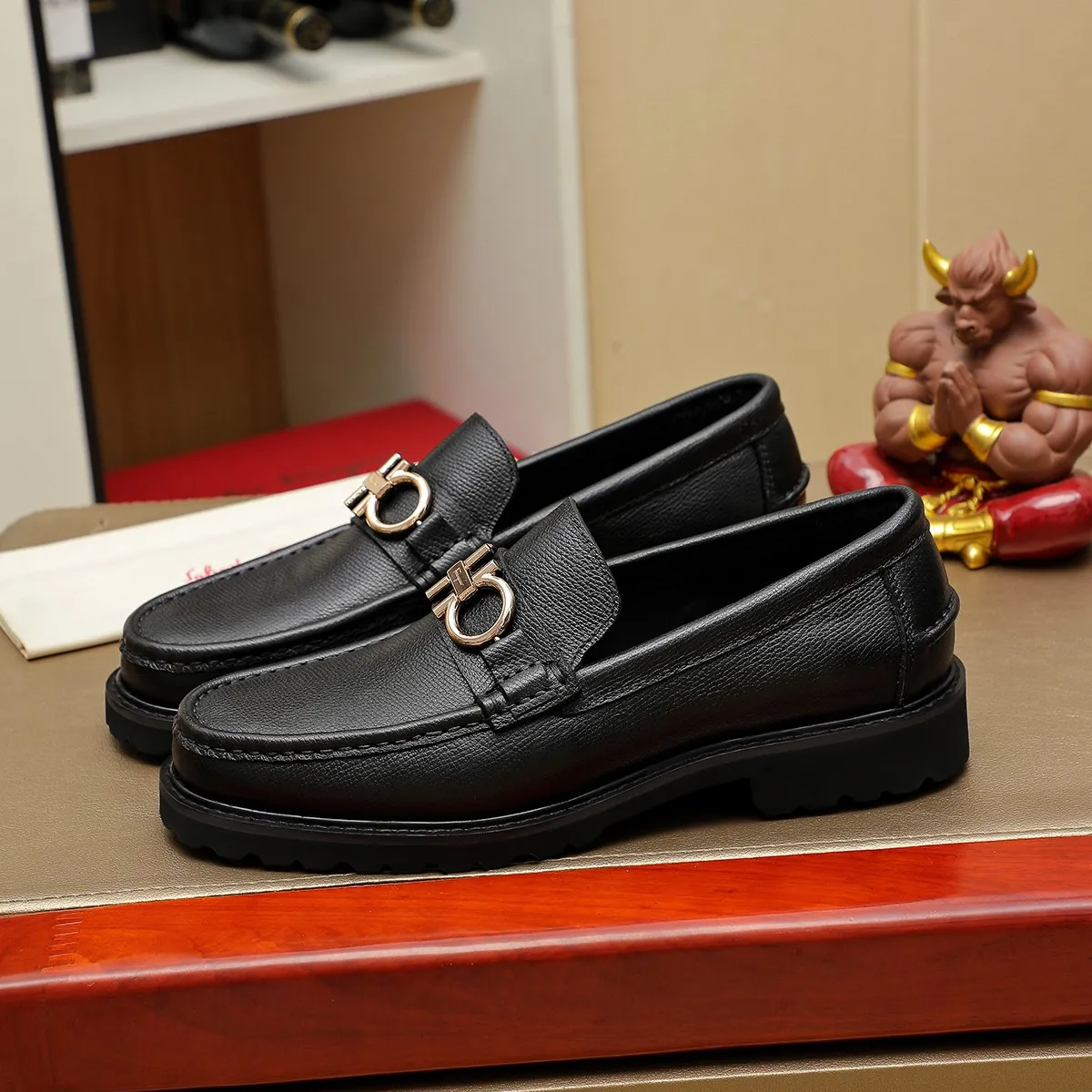 Men's shoes 💰440 Ferragamo [Ferragamo] top imported suit men's shoes 💯Original copy of the official website, product materials: selected imported embossed calfskin + luxury hardware buckle accessories ~ imported water-dyed cow 🐂 leather lining. Strong three-dimensional visual effect, original combination outsole, multiple colors available😘 Size: 39-44 (38.45.46. Customized)